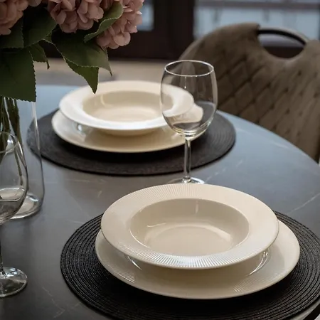 Stylish With Parking By Renters