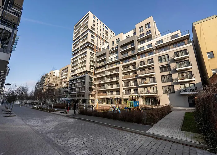 Stylish With Parking By Renters Breslavia