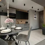 Stylish With Parking By Renters Lejlighed