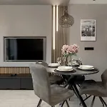 Stylish With Parking By Renters Lejlighed