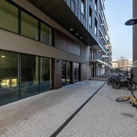 Stylish With Parking By Renters Βρότσλαβ