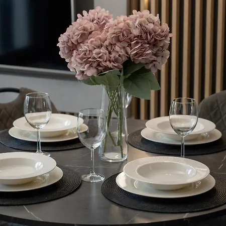 Stylish With Parking By Renters * Вроцлав