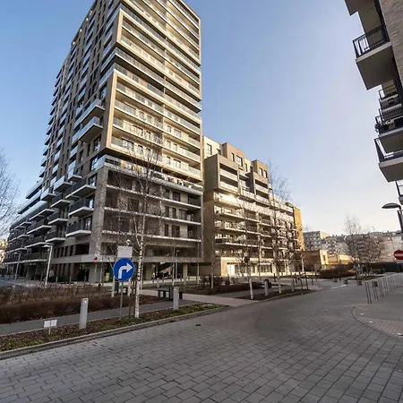 Stylish With Parking By Renters