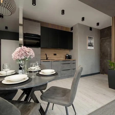 Stylish With Parking By Renters Апартаменты