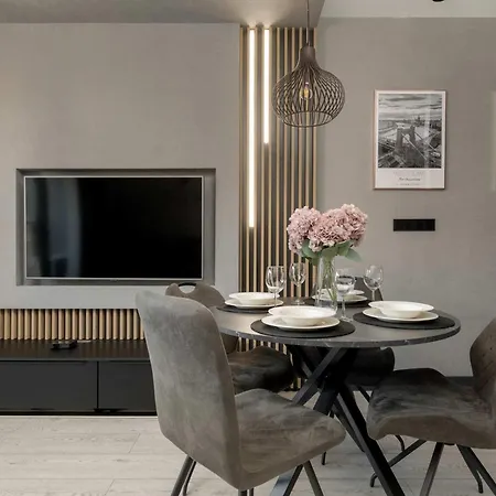 Stylish With Parking By Renters Апартаменты