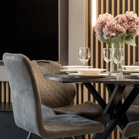 Stylish With Parking By Renters Вроцлав